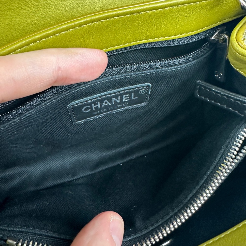 ❌SOLD IN BUNDLE❌CHANEL CC MINI PATENT LEATHER SHOULDER/CROSSBODY BAG - Picture 12 of 14